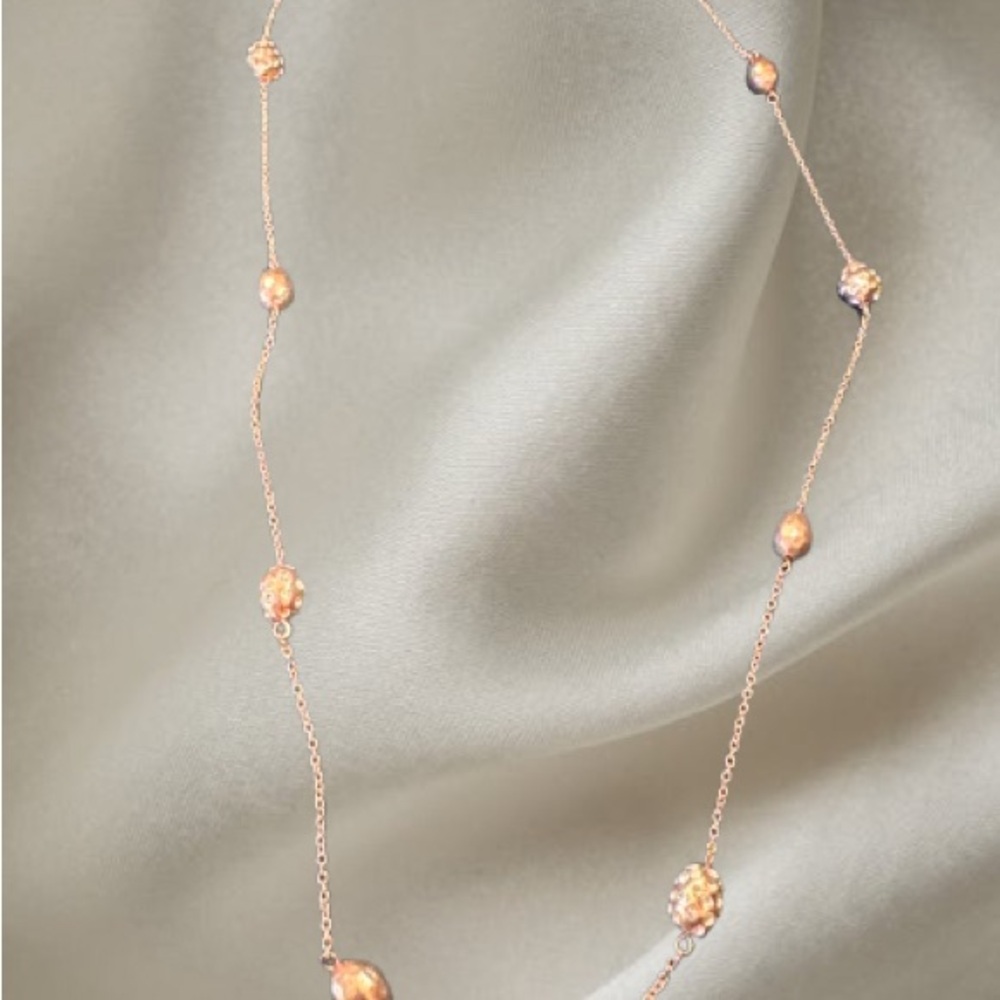Elegant Gold Necklace with Delicate Accents